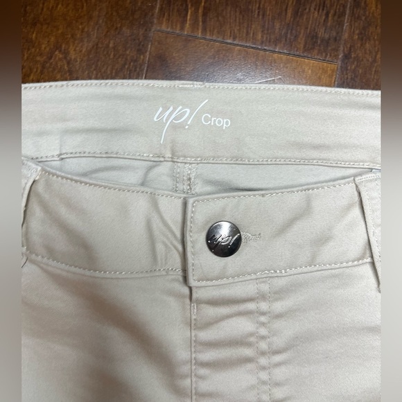 ⭐️ Up! Women’s Pull-on 5-pocket crop pant- size 12 - Picture 4 of 4